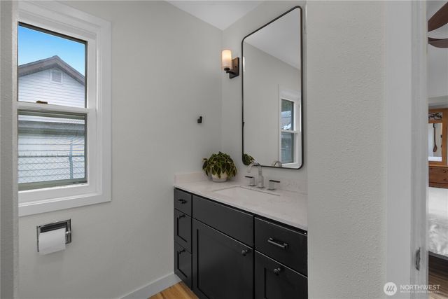 206 Hewitt Avenue, Bremerton, WA 98337