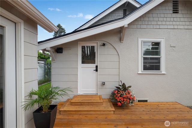 206 Hewitt Avenue, Bremerton, WA 98337