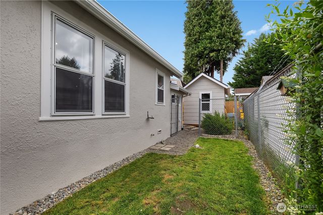 206 Hewitt Avenue, Bremerton, WA 98337