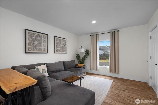 206 Hewitt Avenue, Bremerton, WA 98337