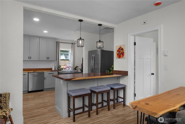 206 Hewitt Avenue, Bremerton, WA 98337