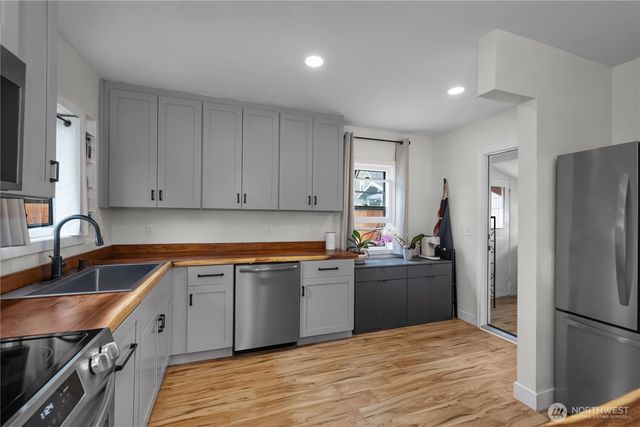 206 Hewitt Avenue, Bremerton, WA 98337