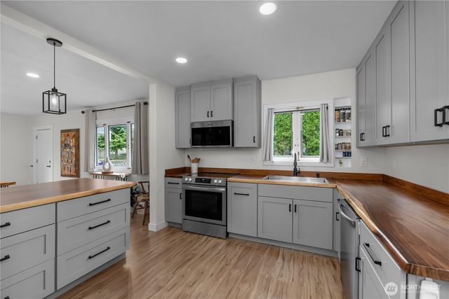 206 Hewitt Avenue, Bremerton, WA 98337