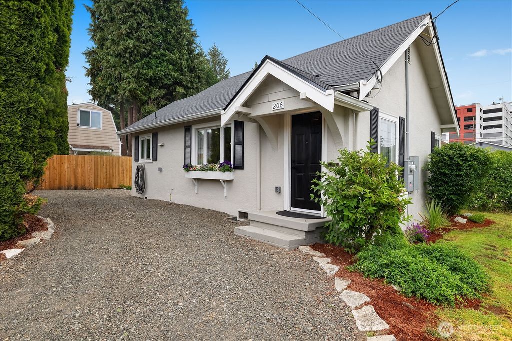 206 Hewitt Avenue, Bremerton, WA 98337