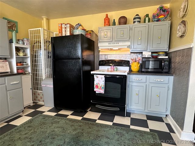 900 W 10th Street, Okmulgee, OK 74447