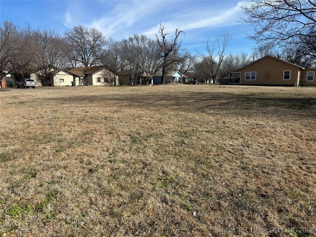 900 W 10th Street, Okmulgee, OK 74447