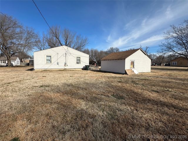 900 W 10th Street, Okmulgee, OK 74447
