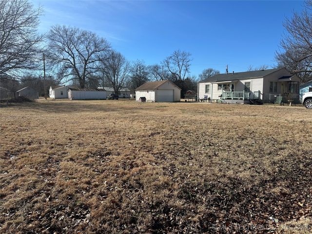 900 W 10th Street, Okmulgee, OK 74447