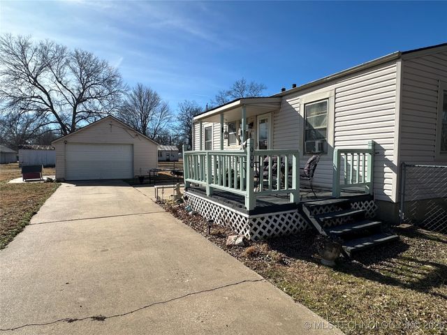 900 W 10th Street, Okmulgee, OK 74447