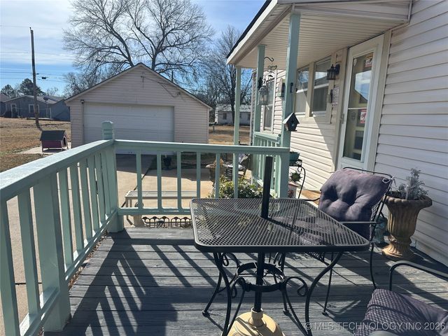 900 W 10th Street, Okmulgee, OK 74447