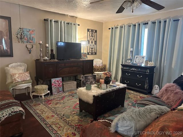 900 W 10th Street, Okmulgee, OK 74447