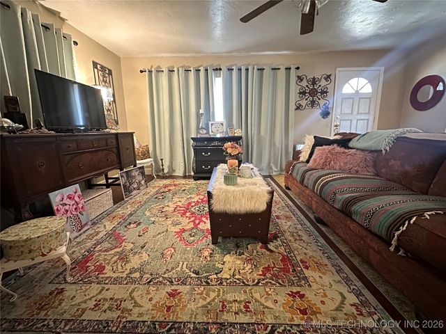 900 W 10th Street, Okmulgee, OK 74447