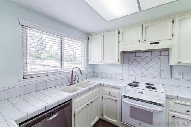 16577 Caminito Vecinos 19, San Diego, CA 92128