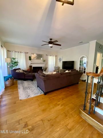 31 Cove Lake Road, Carriere, MS 39426