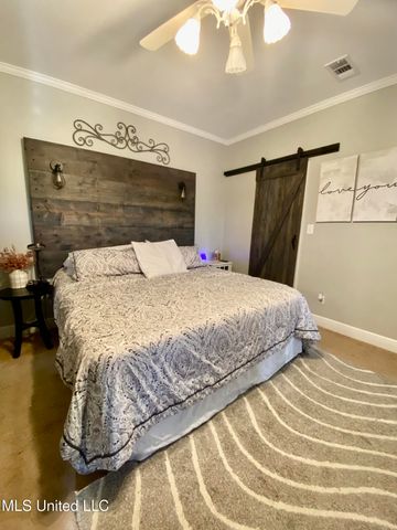 31 Cove Lake Road, Carriere, MS 39426