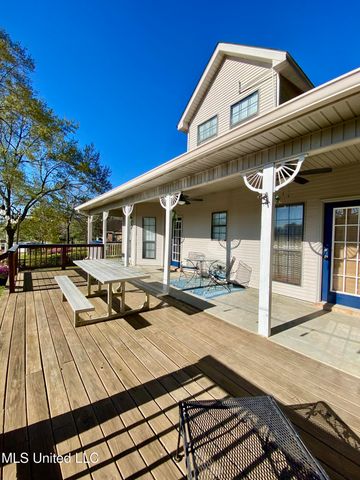 31 Cove Lake Road, Carriere, MS 39426