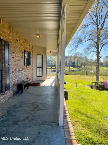 31 Cove Lake Road, Carriere, MS 39426