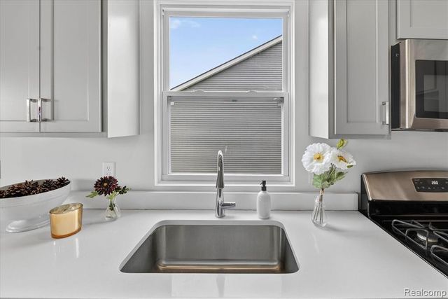 8060 Carston Lane, Brighton, MI 48116