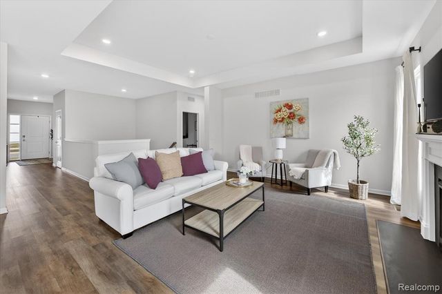 8060 Carston Lane, Brighton, MI 48116