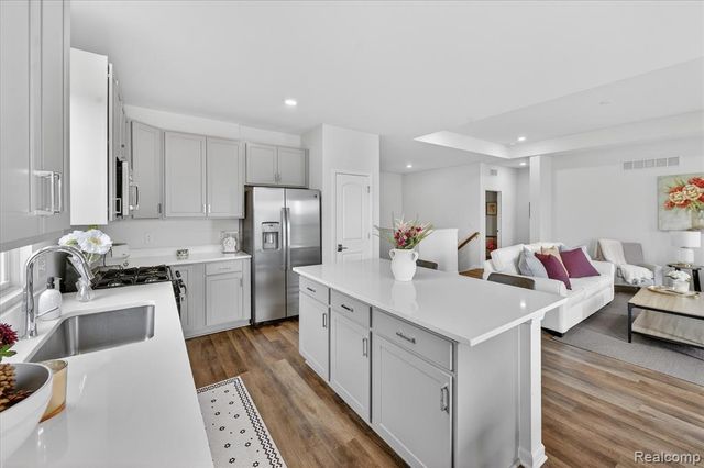 8060 Carston Lane, Brighton, MI 48116