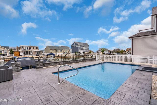 20 Venetian Court, Toms River, NJ 08753