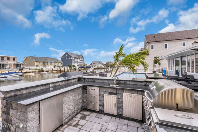 20 Venetian Court, Toms River, NJ 08753