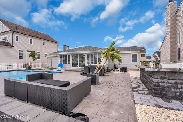 20 Venetian Court, Toms River, NJ 08753