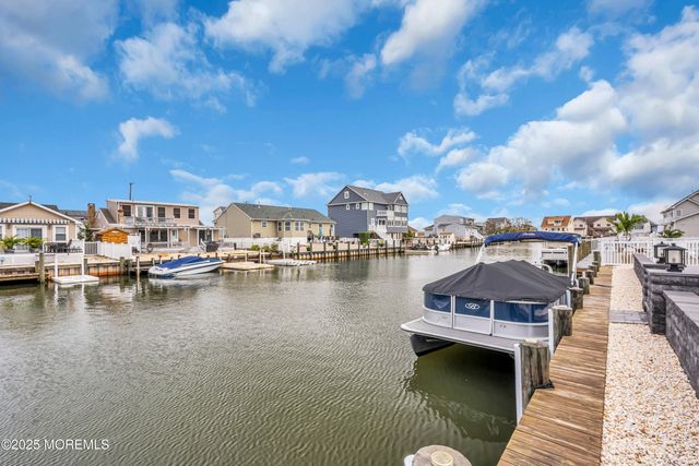 20 Venetian Court, Toms River, NJ 08753