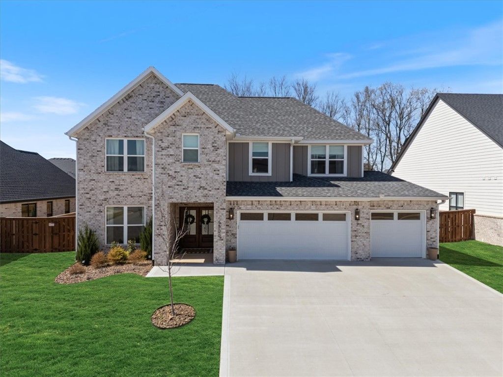 6800 SW Ambient Street, Bentonville, AR 72713