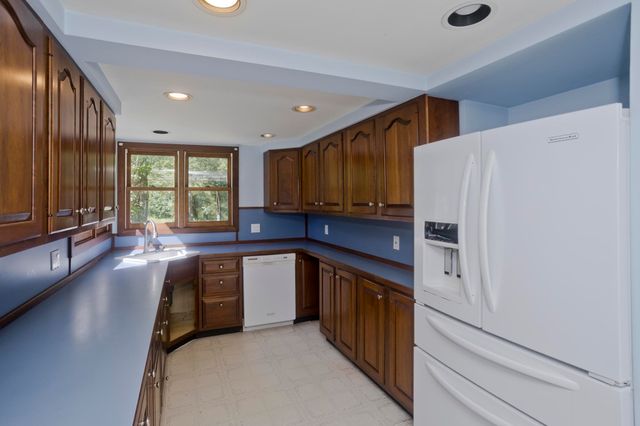 54 Ryan Rd, Northampton, MA 01062