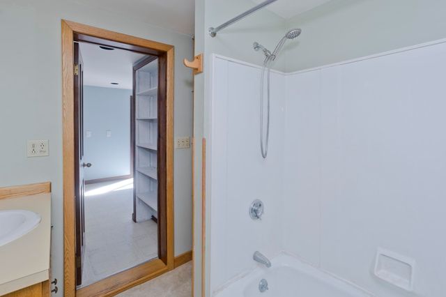 54 Ryan Rd, Northampton, MA 01062