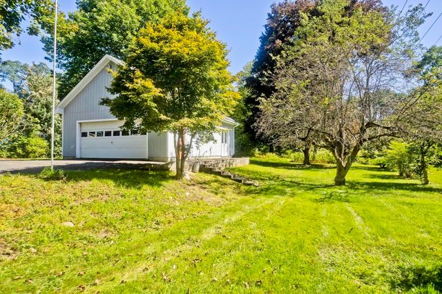 54 Ryan Rd, Northampton, MA 01062
