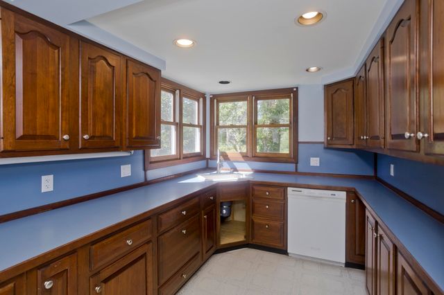 54 Ryan Rd, Northampton, MA 01062