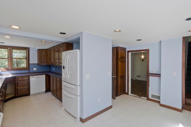 54 Ryan Rd, Northampton, MA 01062