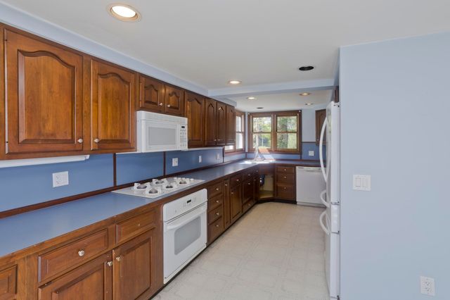 54 Ryan Rd, Northampton, MA 01062