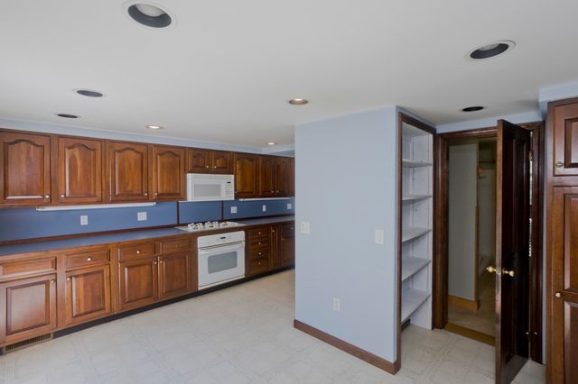 54 Ryan Rd, Northampton, MA 01062