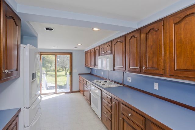 54 Ryan Rd, Northampton, MA 01062