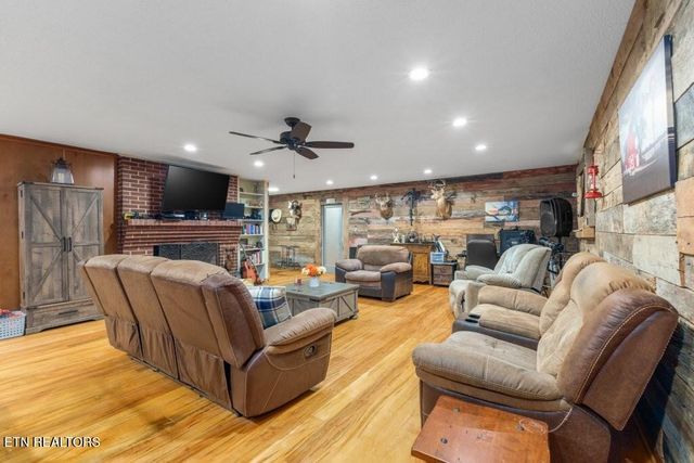 550 Carl Dixon Ln Lane, Gainesboro, TN 38562