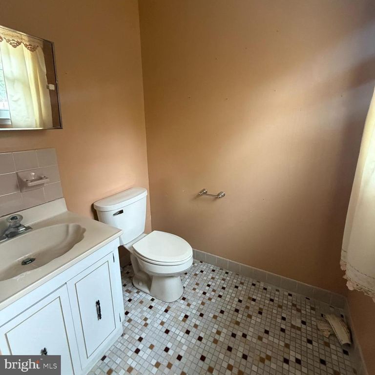 Image 12 of property listing at 15162 WAYSIDE RD, Philadelphia, PA 19116