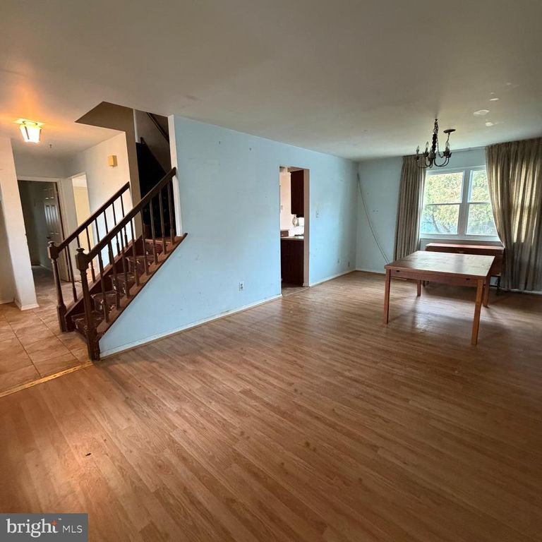 Image 2 of property listing at 15162 WAYSIDE RD, Philadelphia, PA 19116