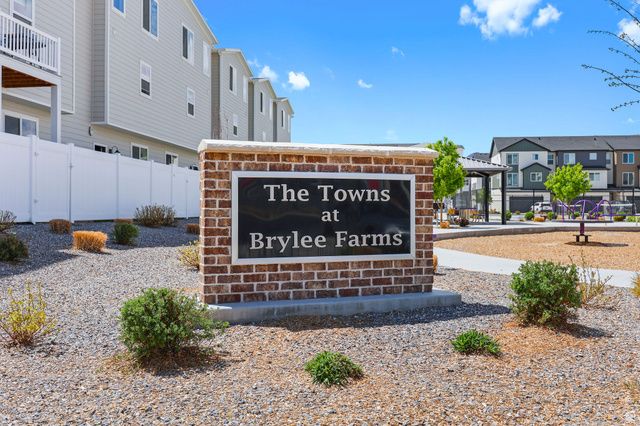 5197 N FOLKSTONE DR, Eagle Mountain, UT 84005