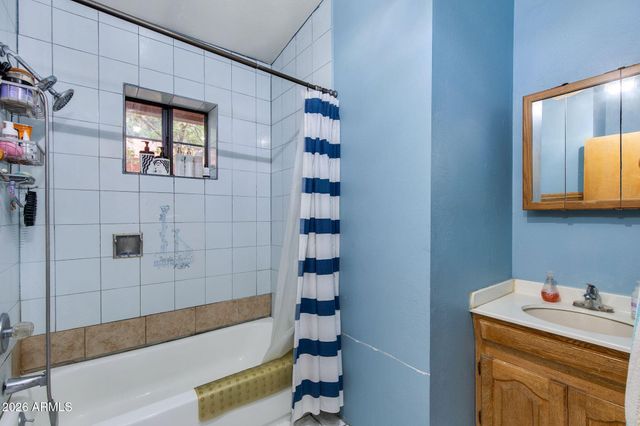 2240 E Whitton Avenue, Phoenix, AZ 85016