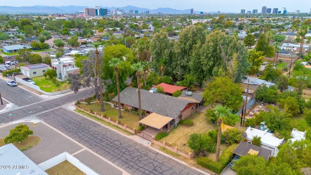 2240 E Whitton Avenue, Phoenix, AZ 85016