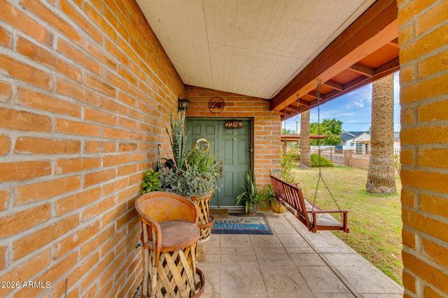 2240 E Whitton Avenue, Phoenix, AZ 85016