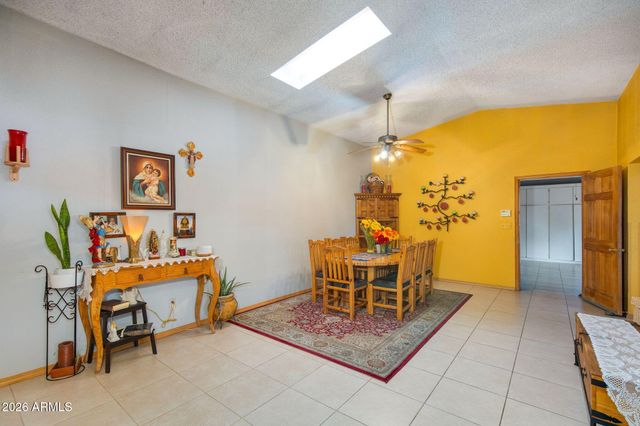 2240 E Whitton Avenue, Phoenix, AZ 85016