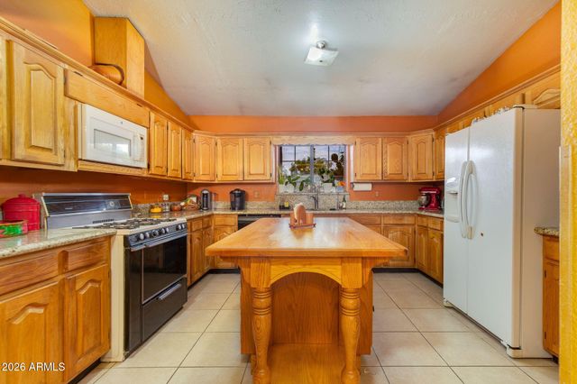2240 E Whitton Avenue, Phoenix, AZ 85016