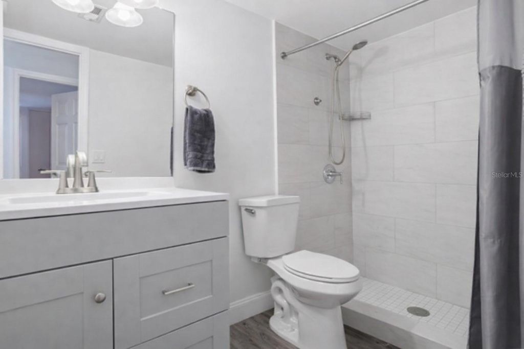 Image 17 of property listing at 2400 FEATHER SOUND DRIVE 821, Clearwater, FL 33762