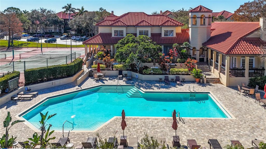 Image 21 of property listing at 2400 FEATHER SOUND DRIVE 821, Clearwater, FL 33762