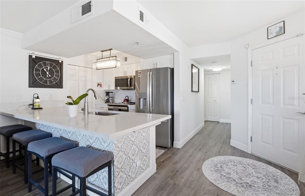 Image 10 of property listing at 2400 FEATHER SOUND DRIVE 821, Clearwater, FL 33762