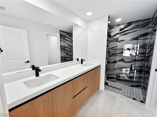 1025 Sentinela BLVD, Lehigh Acres, FL 33974